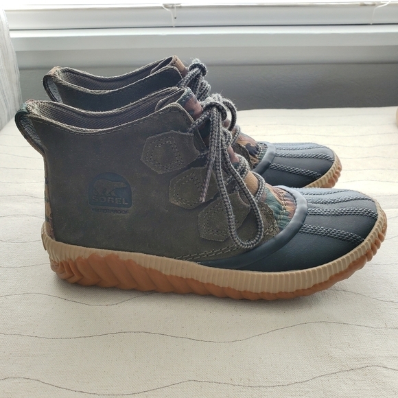 Sorel Womens Out N About Plus NL3391 Boot Alpine Tundra Olive Suede/Camo Sz 5.5 - Picture 1 of 10